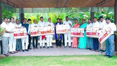 తాడ్వాయి: మేడారం జాతర బ్రోచర్ ను ఆవిష్కరించిన సీఎం రేవంత్ రెడ్డి