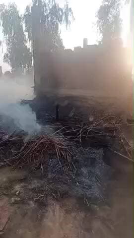 अकबरपुर : पठान पुरवा असेनी ठंड में तापने के लिए जलाई थी आग बच्ची से झोपड़ी जल गई 🔥#aseni #pathanpurwa #aag #br #
