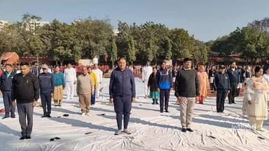 हातोद: इंदौर में महेश गाइडलाइन पर विवेकानंद जी के जन्मदिवस के उपलक्ष्य में सामूहिक सूर्य नमस्कार किया गया