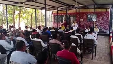 વાલિયા: બિરસા મુંડા ફાર્મ હાઉસ ખાતે આમ આદમી પાર્ટીની મિટિંગ યોજાઈ હતી