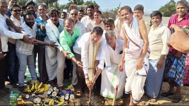 ಹೊಸಪೇಟೆ: ಡಣಾಪುರ ಗ್ರಾಮದ ಬಳಿ ಸೇತುವೆ ಮತ್ತು ಅಂಡರ್ ಪಾಸ್ ನಿರ್ಮಾಣ ಕಾಮಗಾರಿಗೆ ಚಾಲನೆ ನೀಡಿದ;ಸಂಸದ ಈ ತುಕಾರಾಂ