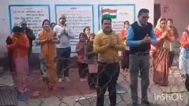 मोहनगढ़: माध्यमिक विद्यालय गौर के शिक्षकों ने माँ सरस्वती के चरणों में दीप एवं फूल चढ़ाकर की प्रार्थना