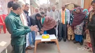 सलोन: परशदेपुर नगर पंचायत में सांसद प्रियंका गांधी का जन्मदिन मनाया गया, कांग्रेसी नेताओं ने कंबल वितरण का आयोजन किया