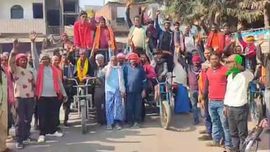 सुल्तानगंज: जुगाड़ गाड़ी पर रोक के खिलाफ सुल्तानगंज में चालकों का विरोध, लाइसेंस-परमिट की मांग