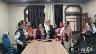 भोटा: नगर पंचायत भोटा में सतर्कता और सरकारी निर्देशों का पालन महत्वपूर्ण, लोहड़ी पर सफाई कर्मचारियों को सम्मान और मिठाई वितरित