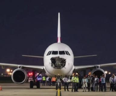 पिंड्रा: वाराणसी में इंडिगो फ्लाइट की हुई इमरजेंसी लैंडिंग, गोरखपुर से बेंगलुरु जा रही थी विमान, हुआ पक्षी से टक्कर