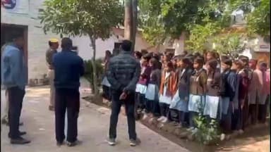 सावर: युवा दिवस पर सावर पुलिस थाने में विद्यार्थियों ने किया भ्रमण, पुलिस कार्यप्रणाली व अन्य जानकारी दी गई