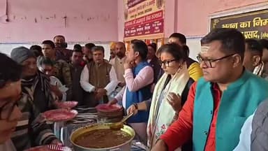 समस्तीपुर: सांसद शांभवी चौधरी ने शहर के प्रसिद्ध थानेश्वर स्थान मंदिर में माँ अन्नपूर्णा भंडारे में भाग लिया