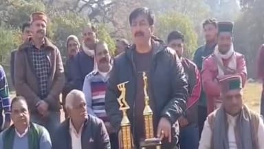 बंगाणा: बंगाणा के घंलू क्रिकेट क्लब के टूर्नामेंट में विधायक विवेक शर्मा शामिल हुए, खिलाड़ियों को किया सम्मानित