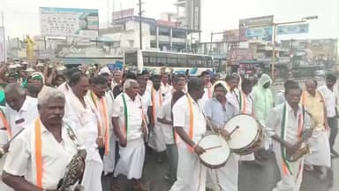 ஊத்தங்கரை: ரவுண்டானாவில் காங்கிரஸ் கட்சியின் அகில இந்திய பொதுச் செயலாளர்கள் பிறந்தநாள் விழா, 108 பால்குடம் எடுத்து சிவன் கோவிலில் சிறப்பு அபிஷேகம்