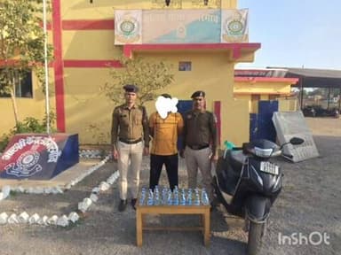 राजनांदगांव: जिले के डोंगरगांव थाना क्षेत्र अंतर्गत ग्राम कोहका में अवैध शराब परिवहन करते एक आरोपी को किया गया गिरफ्तार