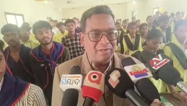 ଖରିଆର: ଦୋହେଲପଡ଼ା ପଲ୍ଲୀପ୍ରଗତି କଲେଜରେ ବନ୍ଦେ ମାତରଂ କାର୍ଯ୍ୟକ୍ରମ ଅନୁଷ୍ଠିତ; ପ୍ରତିକ୍ରିୟା ରଖିଲେ ଅଧ୍ୟକ୍ଷ ରୁଦ୍ରରାଜ ବାରିକ