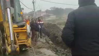 भगवानपुर: चुड़ियाला गांव में तालाब पर किए गए अवैध कब्जों पर प्रशासन का बुलडोजर चला, तालाब को कराया गया कब्जा मुक्त