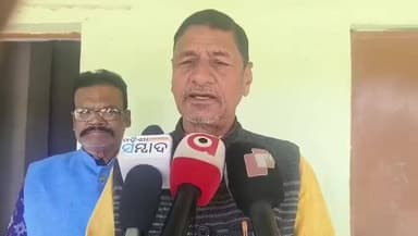 ନୂଆପଡା: ଦୋହେଲପଡ଼ା ଗ୍ରାମରେ ନବ ନିର୍ମାଣ କୃଷକ ସଂଘଠନର ସାମ୍ୱାଦିକ ସମ୍ମିଳନୀ ପରେ ପ୍ରତିକ୍ରିୟା ରଖିଲେ କେଶବ ବେହେରା