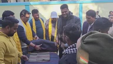 कटकमसांडी: अस्पताल कर्मियों को कंबल वितरण, यूथ विंग का सम्मान