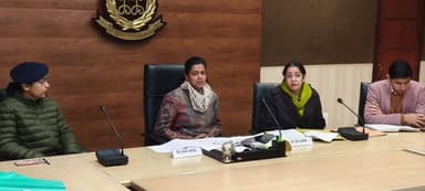 ਹੁਸ਼ਿਆਰਪੁਰ: ਗਣਤੰਤਰ ਦਿਵਸ ਸਮਾਗਮ ਨੂੰ ਲੈ ਕੇ ਪੁਲਿਸ ਲਾਈਨ ਵਿੱਚ ਡੀਸੀ ਨੇ ਕੀਤੀ ਅਧਿਕਾਰੀਆਂ ਨਾਲ ਮੀਟਿੰਗ