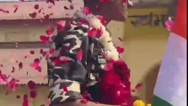 ખંભાત: રેલવે સ્ટેશનથી રાલેજ ગામે આર્મીની ટ્રેનિંગ પૂર્ણ કરી માદરે વતન આવનાર આર્મી જવાનની ગૌરવયાત્રા યોજાઈ