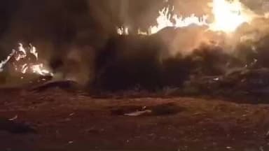 కళ్యాణదుర్గం: కదరంపల్లి అంజిన్ రెడ్డి అనే రైతు కు చెందిన వేరుశనగ, వరిగడ్డి వాములు కాలిపోయిన ఘటనపై పోలీసులు కేసు నమోదు