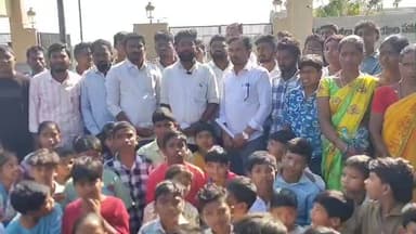 అసిఫాబాద్: కొండపల్లి హెడ్ మాస్టర్ ను సస్పెండ్ చేయాలని విద్యార్థుల తల్లిదండ్రుల నిరసన