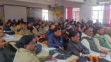 पटियाली: पटियाली में बीएलओ और चुनाव कर्मियों को प्रशिक्षण दिया गया, मोबाइल एप से फॉर्म भरने की प्रक्रिया समझाई गई