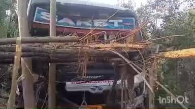 कामडारा: कोंडेकेरा गांव के पास सड़क दुर्घटना, बाइक चालक जख्मी, बस क्षतिग्रस्त, कामडारा पुलिस मौके पर पहुंची