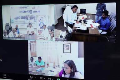కామారెడ్డి: మున్సిపల్ ఎన్నికల నిర్వహణకు అన్ని ఏర్పాట్లతో సిద్ధంగా ఉండాలి, వీడియో కాన్ఫరెన్స్ హాల్ లో జిల్లా కలెక్టర్ ఆశిష్ సాంగ్వాన్