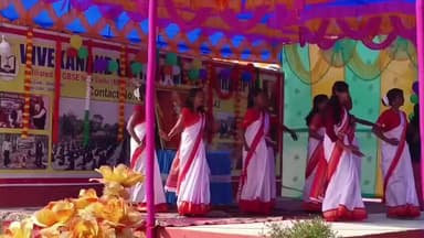 दारू: विवेकानंद विद्या मंदिर धरमपुर में 17वें वार्षिकोत्सव में छात्रों ने दिखाई कलात्मक प्रतिभा, जनप्रतिनिधि रहे मौजूद