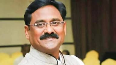 वणी: शिवसेना (उबाठा) ला मोठा धक्का – शहर संपर्क प्रमुख राजू तुणकर यांचा राजीनामा