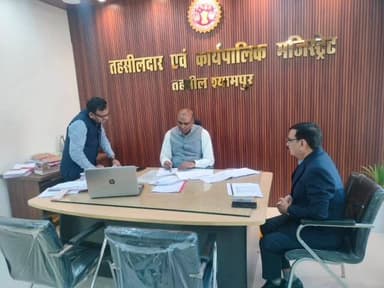 इछावर: संभाग आयुक्त ने श्यामपुर तहसील में एसआईआर कार्यों का निरीक्षण किया, आवश्यक दिशा निर्देश दिए