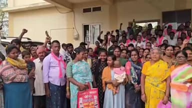 కోదాడ: డబుల్ ఇళ్లను వెంటనే అప్పగించాలి: కోదాడలో మాజీ ఎమ్మెల్యే మల్లయ్య యాదవ్