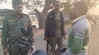 कुकड़ू: तिरुलडीह पुलिस ने सड़क सुरक्षा को लेकर चलाया जागरूकता अभियान