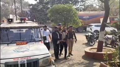 सनावद: सनावद पुलिस ने दुकान का ताला तोड़कर बैटरी चोरी करने वाले 2 आरोपियों को किया गिरफ्तार, बैटरी व टेंपो ज़ब्त