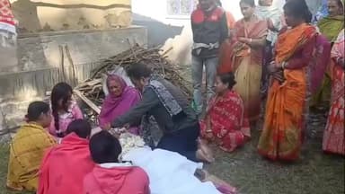 শহিদ মাতঙ্গিনী: SIR আতঙ্কে মৃত্যু শহীদ মাতঙ্গিনী ব্লকের শান্তিপুর ২ নম্বর গ্রাম পঞ্চায়েত এলাকায় এক ব্যক্তি এই নিয়ে রাজনৈতিক তর্জা