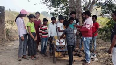 नीमडीह: रघुनाथपुर में मनाई गई स्वामी विवेकानंद जी की जयंती