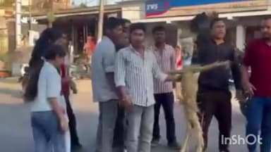 ধেমাজি: নগৰত ন কংগ্ৰেছী নেতা তথা আমছুৰ প্ৰাক্তন সভাপতি ৰেজাউল কৰিম চৰকাৰৰ প্ৰতিকৃতি দাহ কৰি উত্তাল প্ৰতিবাদ