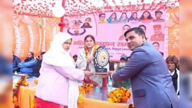 पटियाली: भुजपुरा गांव में सावित्री बाई फुले की जयंती पर महिलाओं को कंबल वितरित किए गए, भाजपा जिलाध्यक्ष भी पहुंचे