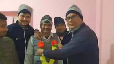 मनिहारी: दिलारपुर मध्य विद्यालय के शिक्षक मणिशंकर पांडेय का बक्सर स्थानांतरण होने पर दी गई भावभीनी विदाई