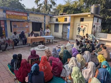 अलीराजपुर: कलेक्टर नीतू माथुर ने ग्राम गड़ात में 'संकल्प से समाधान' अभियान के तहत ग्रामीणों की समस्याओं की जानकारी ली