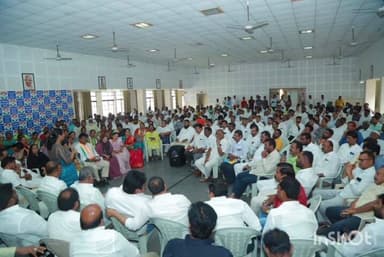 జిల్లా కాంగ్రెస్ కమిటీ కార్యాలయంలో కార్యకర్తల విస్తృత స్థాయి సమావేశంలో పాల్గొన్న పార్లమెంట్ సభ్యురాలు కడియం కావ్య