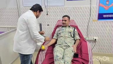 सुकमा: सुकमा में 36वें राष्ट्रीय सड़क सुरक्षा माह के तहत रक्तदान शिविर का आयोजन, पुलिस अधीक्षक किरण चव्हाण ने किया रक्तदान