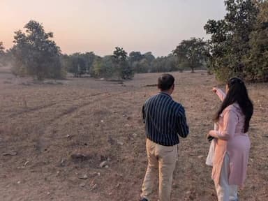 अलीराजपुर: कलेक्टर नीतू माथुर ने ग्राम गढ़ात में सेंट्रल स्कूल निर्माण हेतु चयनित भूमि का किया निरीक्षण, अधिकारियों को दिए निर्देश