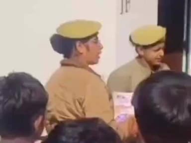 हसनपुर: हसनपुर में पुलिस ने महिला व छात्र-छात्राओं को साइबर अपराध के प्रति किया जागरूक