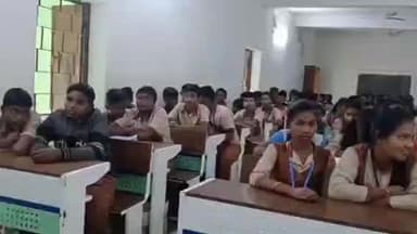 କଣ୍ଟାମାଳ: ଶୁଣ୍ଡିପଦର ରାଧାକୃଷ୍ଣ ବିଦ୍ୟାପୀଠ ରେ “ସଂବିଧାନ ସେ ଗଣତନ୍ତ୍ର ତକ ପ୍ରତିଭା ସମ୍ମାନ-୨୦୨୫-୨୬” ଅଭିଯାନ