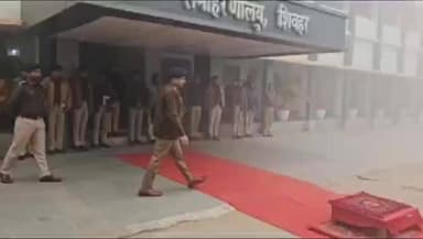 शिवहर: शिवहर के नए एसपी शुभांक मिश्रा के पहुँचते ही दिया गया गार्ड ऑफ ऑनर, सभी थाना अध्यक्षों के साथ की बैठक