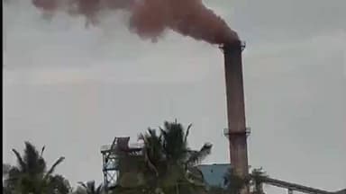 రాయదుర్గం: రాయంపల్లి స్పాంజ్ ఐరన్ పరిశ్రమ వాయు కాలుష్యంపై రైతుల ఆగ్రహం, తహసీల్దార్ కార్యాలయం ఎదుట ధర్నా