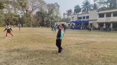 হাবরা ১: হাবরা পৌরসভার তিন নম্বর ওয়ার্ডে অনুষ্ঠিত হলো কাউন্সিলার কাপ ফুটবল টুর্নামেন্ট