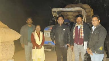 राजस्व विभाग की टीम ने दो ट्रैक्टरों से अवैध धान परिवहन पर की कार्रवाई