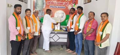 కనిగిరి: పామూరు పట్టణంలోని బీజేపీ కార్యాలయంలో ఘనంగా స్వామి వివేకానంద జయంతి కార్యక్రమం