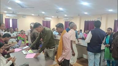 ବିଜେପୁର: ଗାଇସିଲେଟ ପଞ୍ଚାୟତ ସମିତି କାର୍ଯ୍ୟାଳୟ ପରିସରରେ ଜିଲ୍ଲାପାଳ ଏବଂ ଆରକ୍ଷୀ ଅଧିକ୍ଷକଙ୍କ ମିଳିତ ଅଭିଯୋଗ ଶୁଣାଣି ଶିବିର