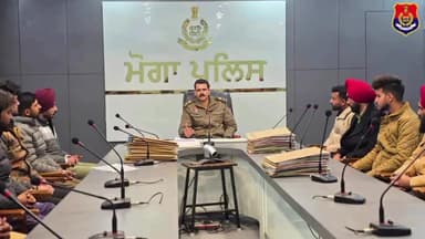 ਨਿਹਾਲ ਸਿੰਘਵਾਲਾ: ਐਸਐਸਪੀ ਮੋਗਾ ਵੱਲੋਂ ਨਵੀਂ ਭਰਤੀ ਹੋਏ ਪੁਲਿਸ ਕਰਮਚਾਰੀਆਂ ਨਾਲ ਮੀਟਿੰਗ ਦੌਰਾਨ ਡਿਊਟੀ ਨੂੰ ਇਮਾਨਦਾਰੀ ਨਾਲ ਨਿਭਾਉਣ ਦੇ ਦਿਸਾ ਨਿਰਦੇਸ਼ ਦਿੱਤੇ